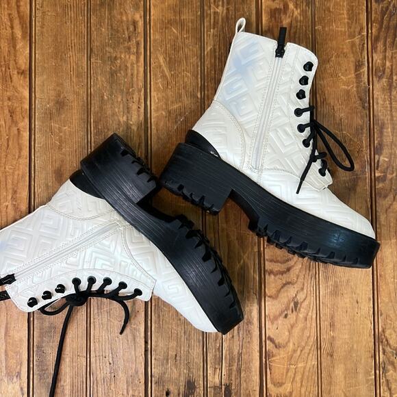 Women’s Girls Guess Fearne White black Lace-Up lug sole combat Ankle Boots - Picture 2 of 7